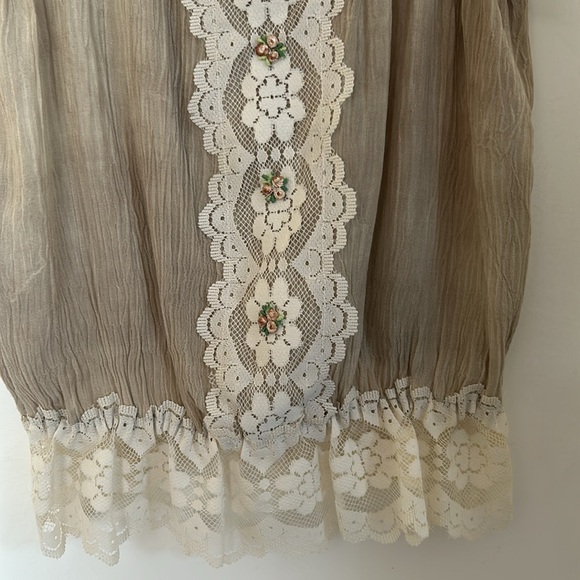 On the Rocks Blouse - Picture 3 of 11